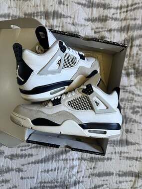 Air Jordan 4 Retro Military Black 11M Used